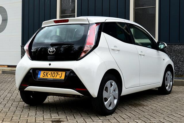 Toyota AYGO 1.0 VVT-i x-nav Rijklaarprijs-Garantie Navigatie Airco Cruise Control Camera