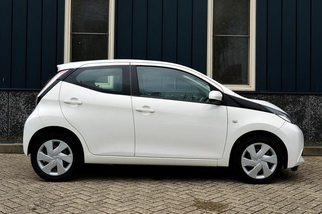 Toyota AYGO 1.0 VVT-i x-nav Rijklaarprijs-Garantie Navigatie Airco Cruise Control Camera