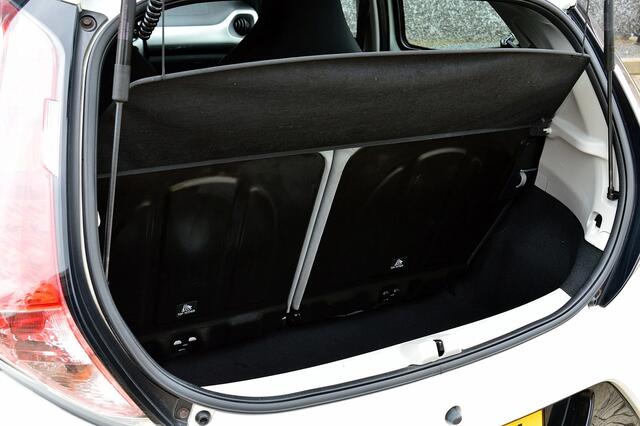 Toyota AYGO 1.0 VVT-i x-nav Rijklaarprijs-Garantie Navigatie Airco Cruise Control Camera