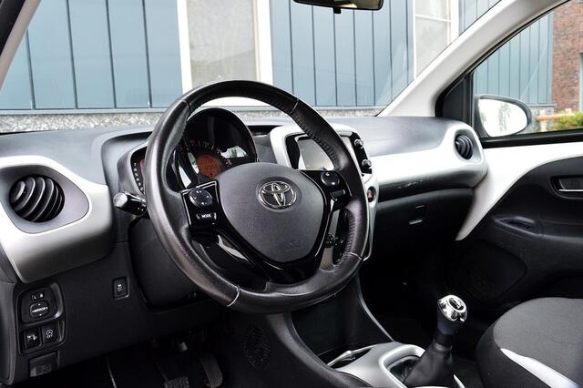 Toyota AYGO 1.0 VVT-i x-nav Rijklaarprijs-Garantie Navigatie Airco Cruise Control Camera