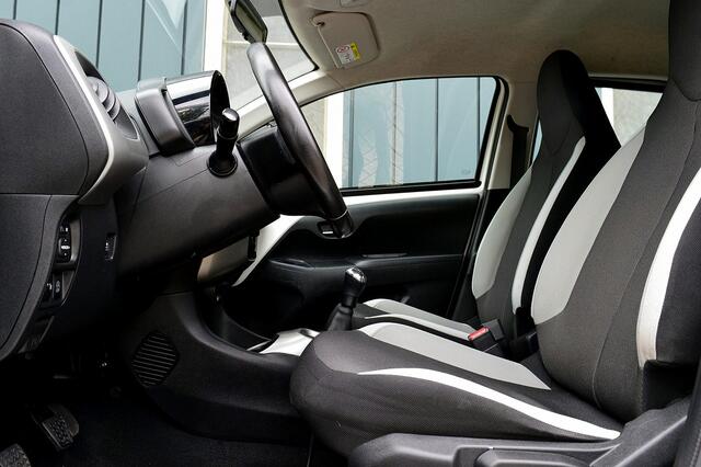 Toyota AYGO 1.0 VVT-i x-nav Rijklaarprijs-Garantie Navigatie Airco Cruise Control Camera