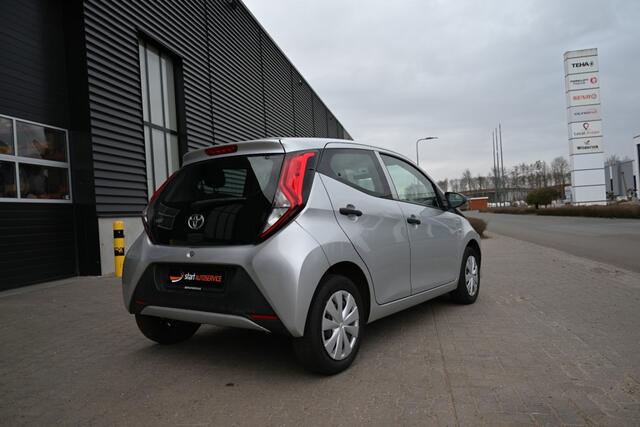 Toyota AYGO 1.0 VVTi X 5 deurs LED CarPlay â¬ 119 p.m.