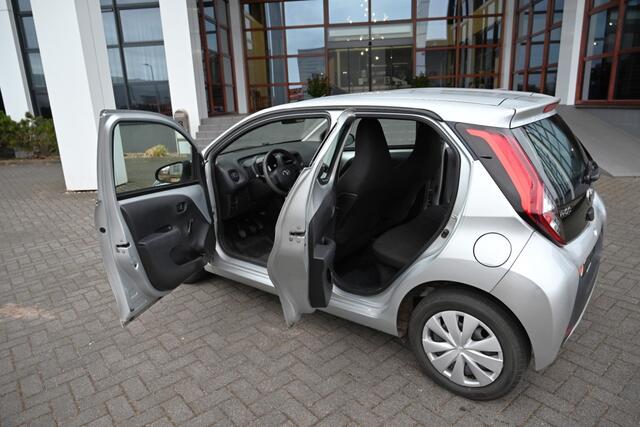 Toyota AYGO 1.0 VVTi X 5 deurs LED CarPlay â¬ 119 p.m.