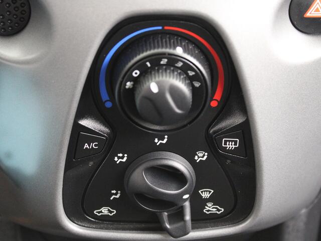 Toyota AYGO 1.0 VVT-i x-play | Airco | Achteruitrijcamera | Carplay |