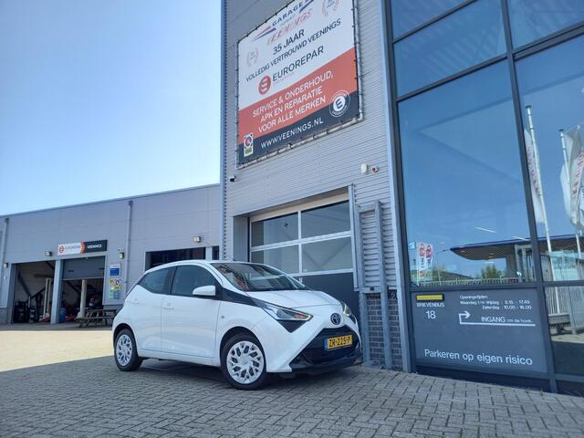 Toyota AYGO 1.0 VVT-i x-play - CAMERA - NAVI - AIRCO - NL AUTO - 1 EIGENAAR