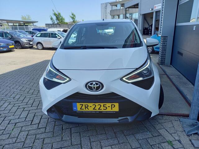 Toyota AYGO 1.0 VVT-i x-play - CAMERA - NAVI - AIRCO - NL AUTO - 1 EIGENAAR