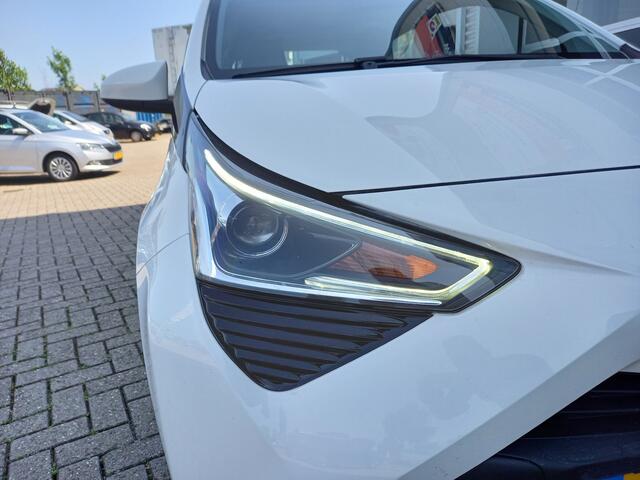 Toyota AYGO 1.0 VVT-i x-play - CAMERA - NAVI - AIRCO - NL AUTO - 1 EIGENAAR