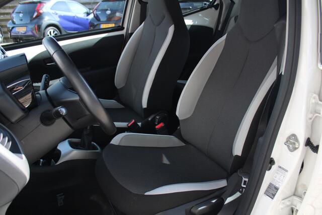 Toyota AYGO 1.0 VVT-i x-play Achteruitrijcamera, Bluetooth, Airco, Apple Carplay/Android Auto