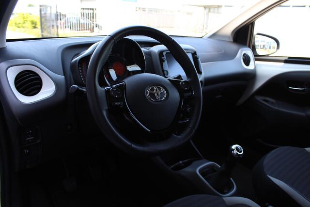 Toyota AYGO 1.0 VVT-i x-play | Rijklaar | Apple/Android | Camera | Airco | LMV | Allseason banden