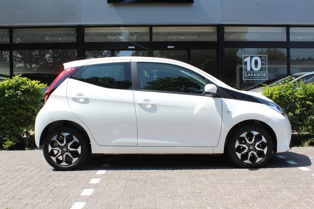 Toyota AYGO 1.0 VVT-i x-play | Rijklaar | Apple/Android | Camera | Airco | LMV | Allseason banden