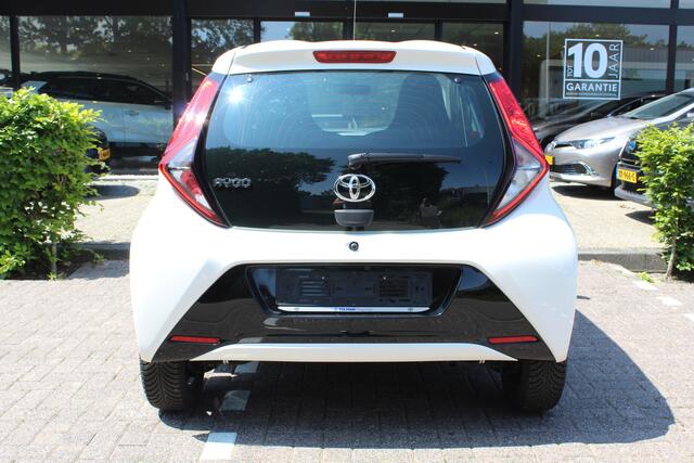 Toyota AYGO 1.0 VVT-i x-play | Rijklaar | Apple/Android | Camera | Airco | LMV | Allseason banden