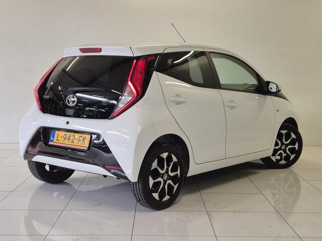 Toyota AYGO 1.0 VVT-i X-Joy | Climate Control | Achteruitrijcamera | Licht Metalen Velgen |