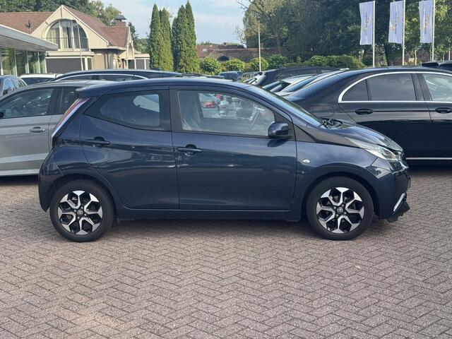Toyota AYGO 1.0 VVT-i x-play / Camera / Bluetooth / Airco