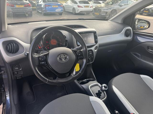 Toyota AYGO 1.0 VVT-i x-play / Camera / Bluetooth / Airco