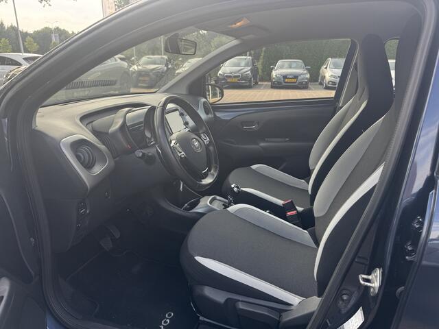 Toyota AYGO 1.0 VVT-i x-play / Camera / Bluetooth / Airco