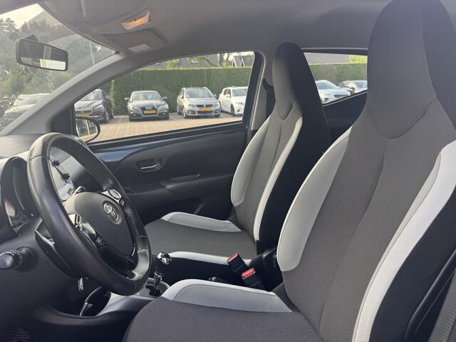 Toyota AYGO 1.0 VVT-i x-play / Camera / Bluetooth / Airco