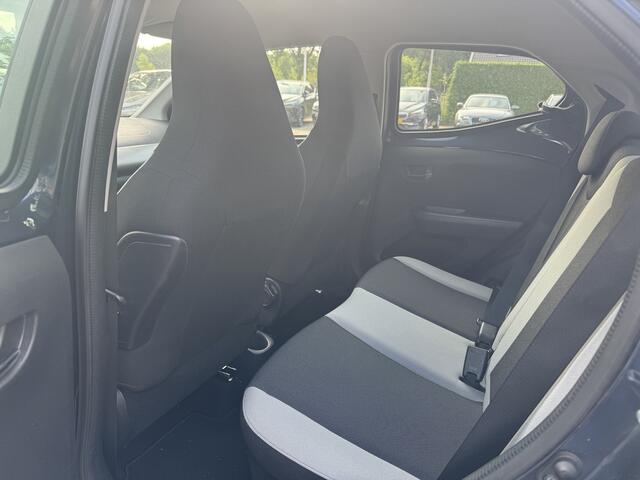 Toyota AYGO 1.0 VVT-i x-play / Camera / Bluetooth / Airco