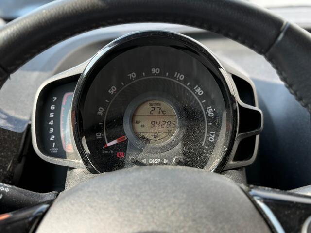 Toyota AYGO 1.0 VVT-i x-cite | Carmera | LM velgen | All season | Airco | DAB |