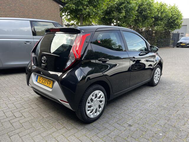 Toyota AYGO 1.0 VVT-i x-play 5drs. Navigatie Airco Camera