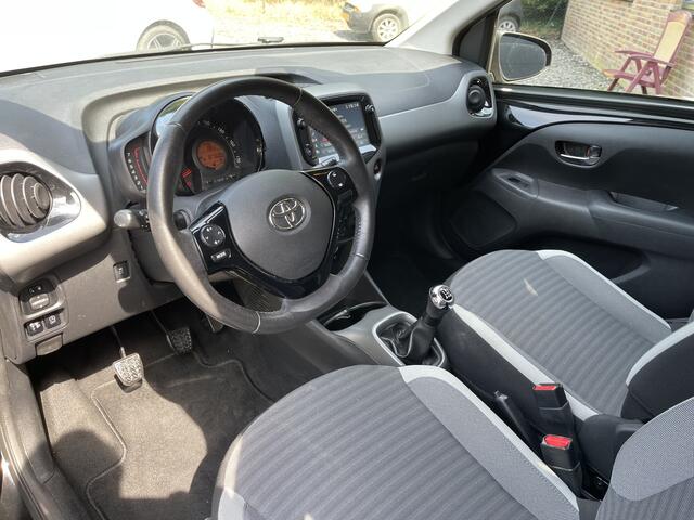 Toyota AYGO 1.0 VVT-i x-play 5drs. Navigatie Airco Camera