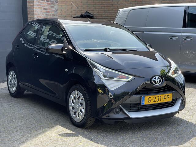 Toyota AYGO 1.0 VVT-i x-play 5drs. Navigatie Airco Camera