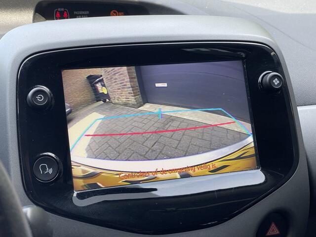 Toyota AYGO 1.0 VVT-i x-play 5drs. Navigatie Airco Camera