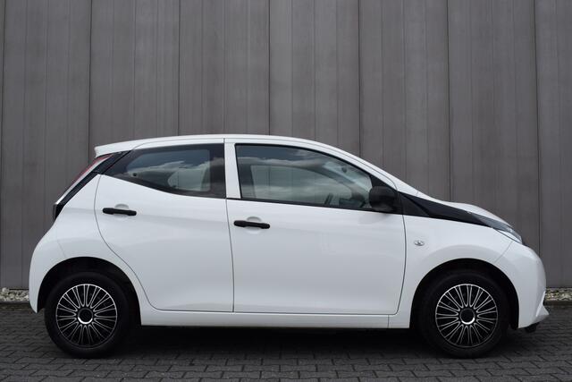 Toyota AYGO 1.0 VVT-i 5Drs X-Now Airco | Originele Audio | Stuurbekrachtiging | Isofix