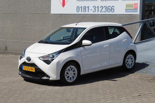 Toyota AYGO 1.0 VVT-i x-play limited Orig. NL/Navigatie/Achteruitrijcamera/Apple carplay/Airco/Bluetooth/Toerenteller/Multifunctioneel stuurwiel/LED koplampen/Elektrisch verstelbare spiegels/Elektrische ramen.