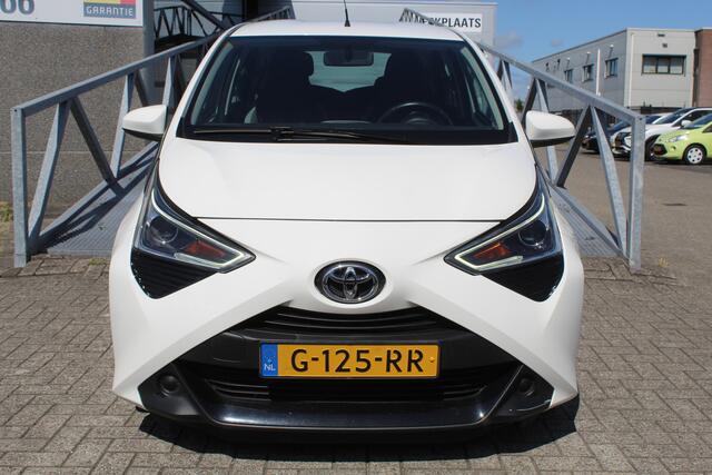 Toyota AYGO 1.0 VVT-i x-play limited Orig. NL/Navigatie/Achteruitrijcamera/Apple carplay/Airco/Bluetooth/Toerenteller/Multifunctioneel stuurwiel/LED koplampen/Elektrisch verstelbare spiegels/Elektrische ramen.