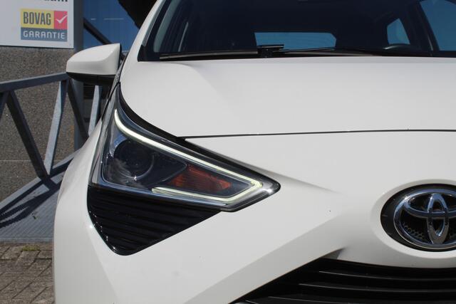 Toyota AYGO 1.0 VVT-i x-play limited Orig. NL/Navigatie/Achteruitrijcamera/Apple carplay/Airco/Bluetooth/Toerenteller/Multifunctioneel stuurwiel/LED koplampen/Elektrisch verstelbare spiegels/Elektrische ramen.