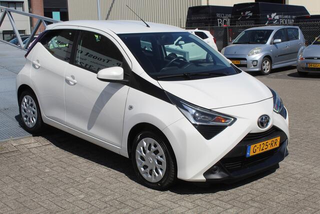 Toyota AYGO 1.0 VVT-i x-play limited Orig. NL/Navigatie/Achteruitrijcamera/Apple carplay/Airco/Bluetooth/Toerenteller/Multifunctioneel stuurwiel/LED koplampen/Elektrisch verstelbare spiegels/Elektrische ramen.