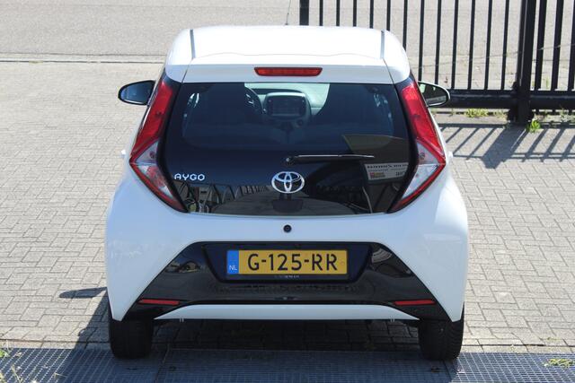 Toyota AYGO 1.0 VVT-i x-play limited Orig. NL/Navigatie/Achteruitrijcamera/Apple carplay/Airco/Bluetooth/Toerenteller/Multifunctioneel stuurwiel/LED koplampen/Elektrisch verstelbare spiegels/Elektrische ramen.