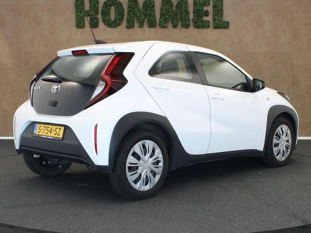 Toyota AYGO X 1.0 VVT-i MT Play - ORIGINEEL NEDERLANDSE AUTO - AIRCO - ADAPTIEVE CRUISE CONTROL - ACHTERUITRIJCAMERA - BLUETOOTH - LICHTSENSOR - DAB RADIO