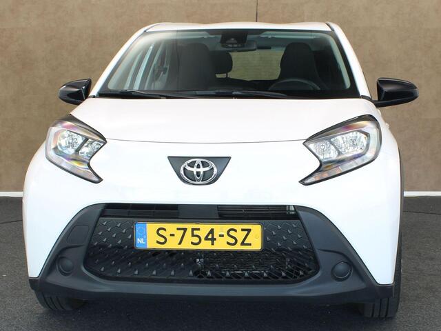 Toyota AYGO X 1.0 VVT-i MT Play - ORIGINEEL NEDERLANDSE AUTO - AIRCO - ADAPTIEVE CRUISE CONTROL - ACHTERUITRIJCAMERA - BLUETOOTH - LICHTSENSOR - DAB RADIO