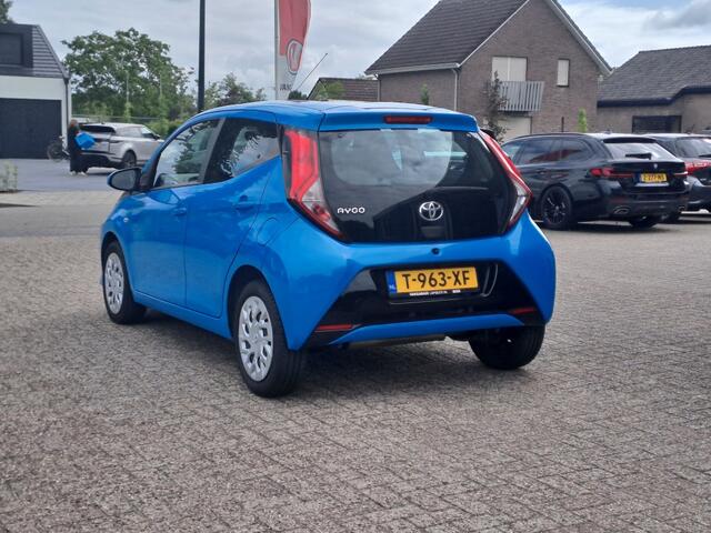 Toyota AYGO 1.0 VVT-i x-play