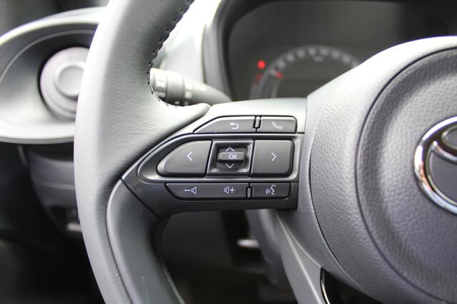 Toyota AYGO X 1.0 VVT-i First Automaat | Rijklaar | Stoelverwarming | Clima | Apple/Android | Camera | LED