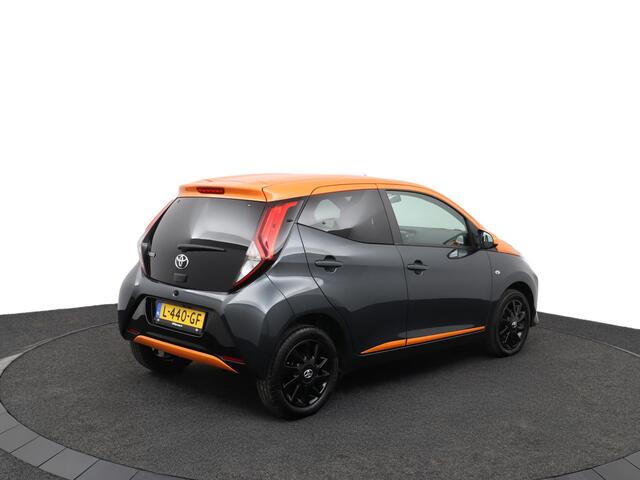 Toyota AYGO 1.0 VVT-i x-JBL | Automaat | Climate control | Apple carplay-android auto | Parkeercamera |