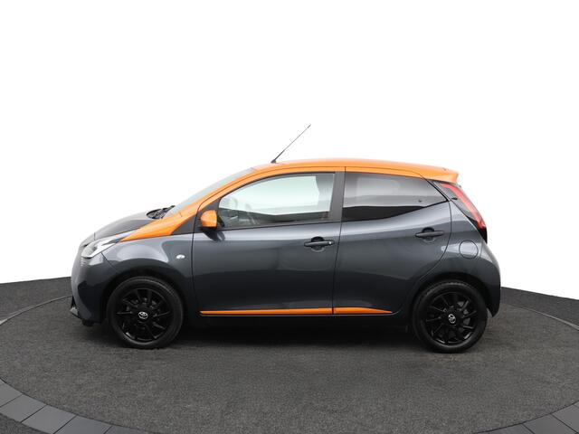 Toyota AYGO 1.0 VVT-i x-JBL | Automaat | Climate control | Apple carplay-android auto | Parkeercamera |