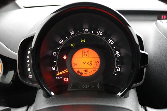 Toyota AYGO 1.0 VVT-i x-JBL | Automaat | Climate control | Apple carplay-android auto | Parkeercamera |