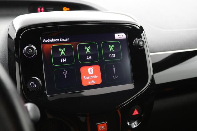 Toyota AYGO 1.0 VVT-i x-JBL | Automaat | Climate control | Apple carplay-android auto | Parkeercamera |