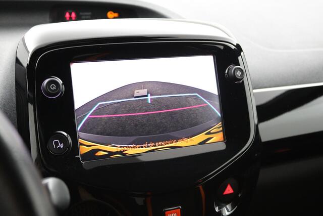 Toyota AYGO 1.0 VVT-i x-JBL | Automaat | Climate control | Apple carplay-android auto | Parkeercamera |