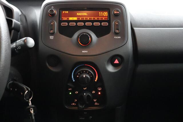 Toyota AYGO 1.0 VVT-i x-now | Airco | Bluetooth telefonie en muziek streaming |