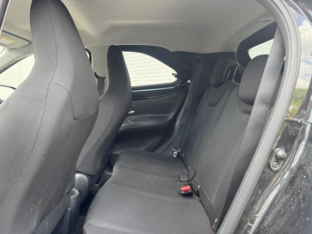 Toyota AYGO X 1.0 VVT-i MT first / Afn. Trekhaak / Camera / Apple Carplay & Android Auto / DAB / LED / Elektrische Ramen / Centrale Vergrendeling /