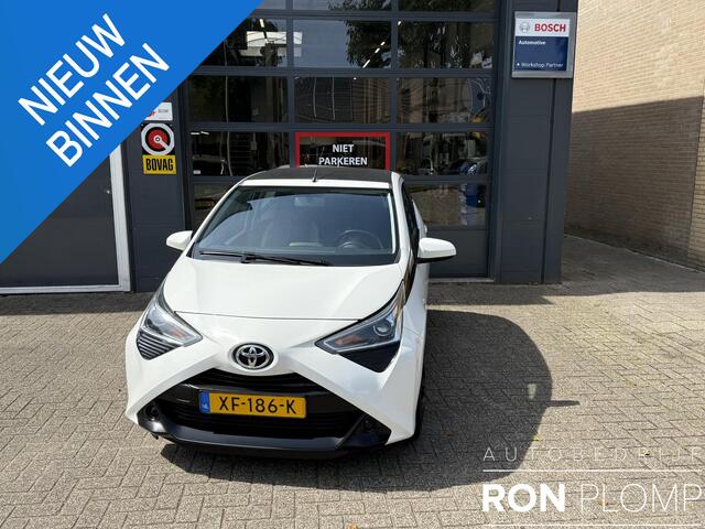 Toyota AYGO 1.0 VVT-i x-play / Airco/ Apple carplay/ Camera/ Open dak/ LED