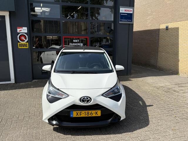 Toyota AYGO 1.0 VVT-i x-play / Airco/ Apple carplay/ Camera/ Open dak/ LED