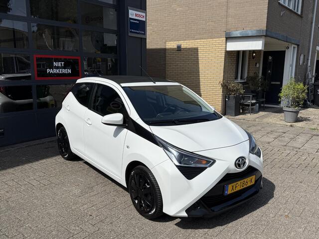 Toyota AYGO 1.0 VVT-i x-play / Airco/ Apple carplay/ Camera/ Open dak/ LED