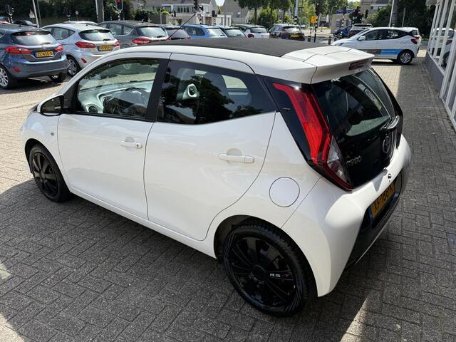 Toyota AYGO 1.0 VVT-i x-play / Airco/ Apple carplay/ Camera/ Open dak/ LED