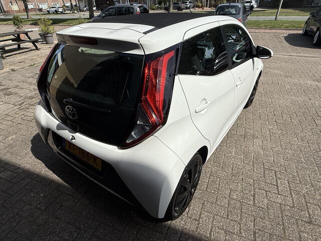 Toyota AYGO 1.0 VVT-i x-play / Airco/ Apple carplay/ Camera/ Open dak/ LED