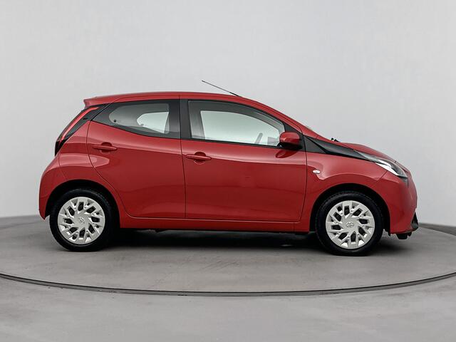 Toyota AYGO 1.0 VVT-i x-play | NL-Auto | Fietsendragerbeugel | Apple Carplay -/ Android Auto |