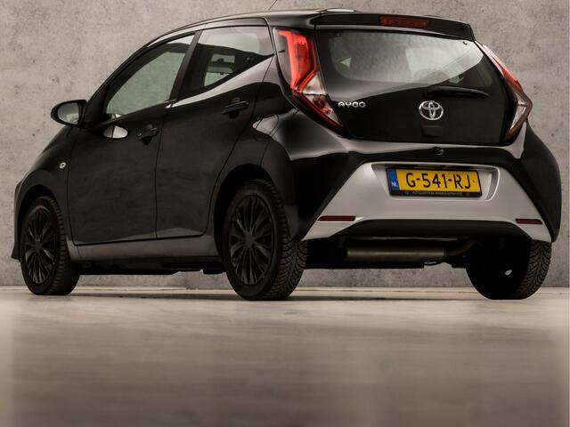 Toyota AYGO 1.0 VVT-i x-play limited (APPLE CARPLAY, NAVIGATIE, CAMERA, CRUISE, SPORTSTOELEN, XENON, BLUETOOTH, NIEUWSTAAT)